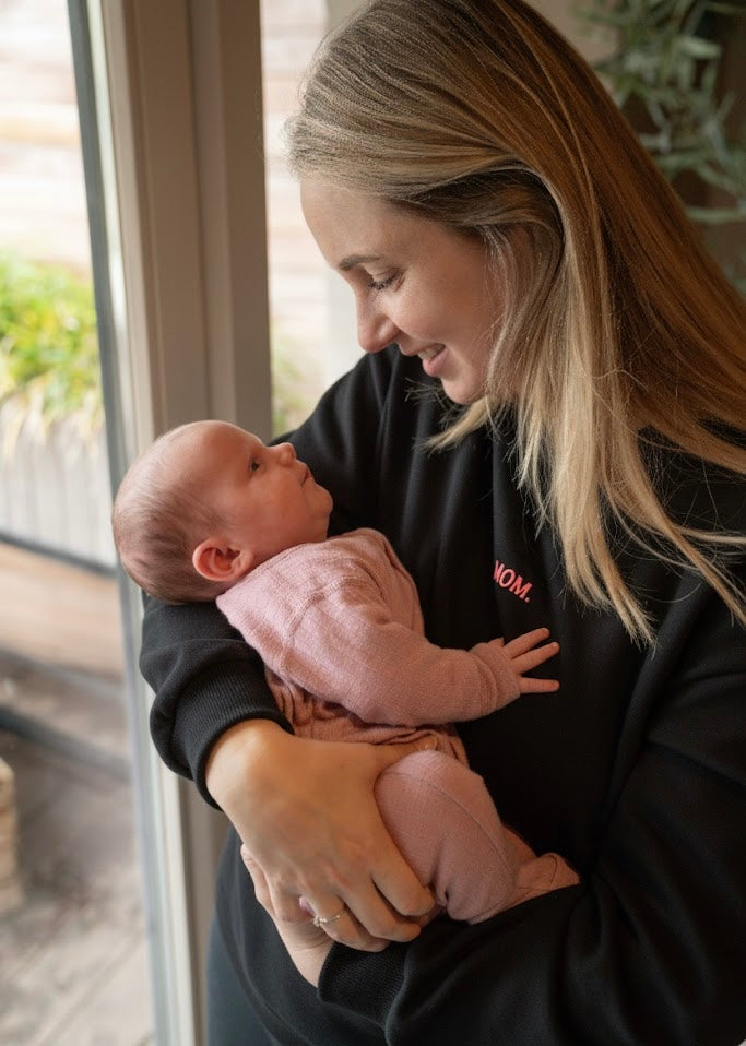 Moeder met baby Borstvoedingstrui zwarte Boob en tet