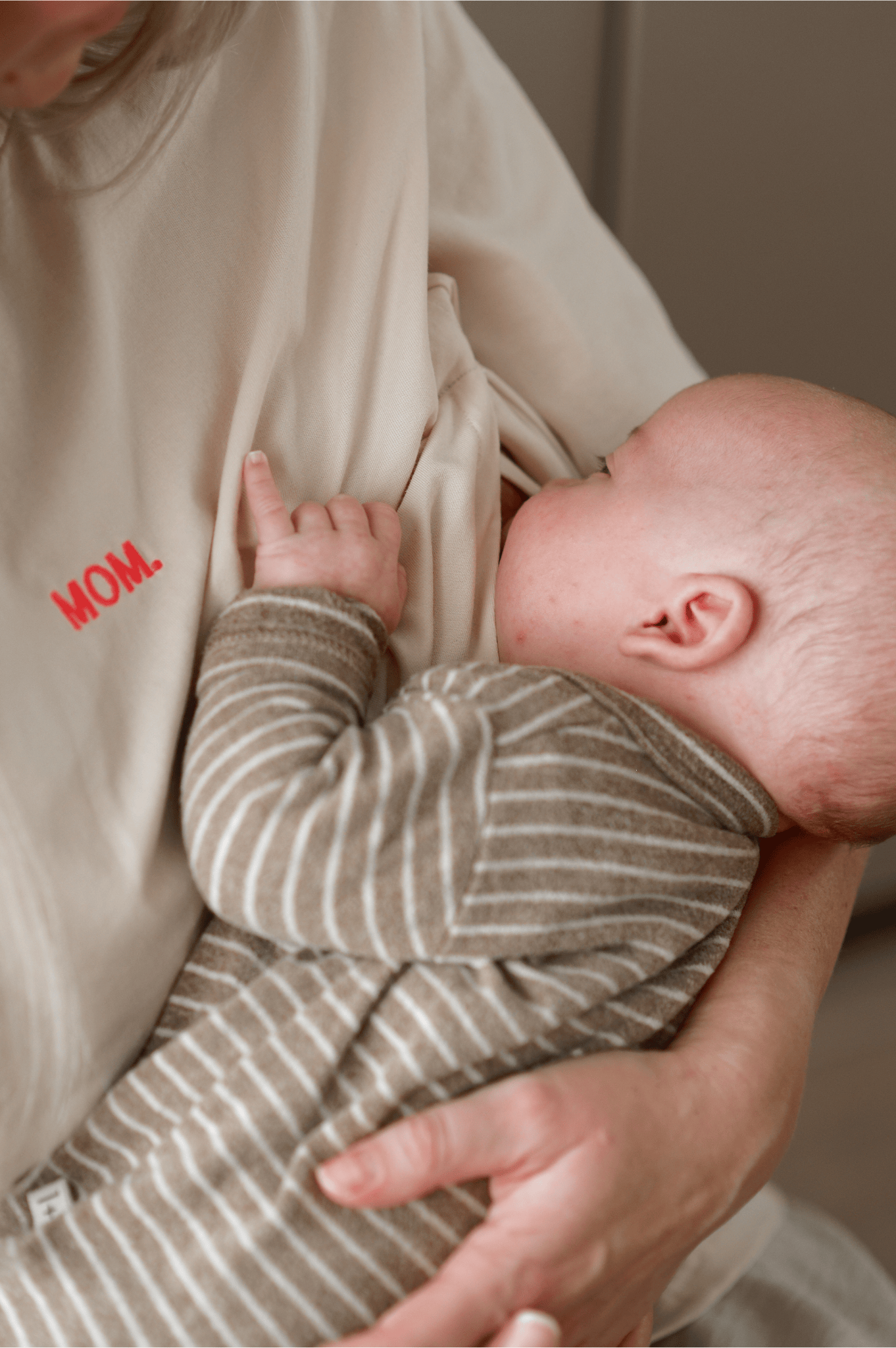 Borstvoedings    T-shirt      kleur: beige